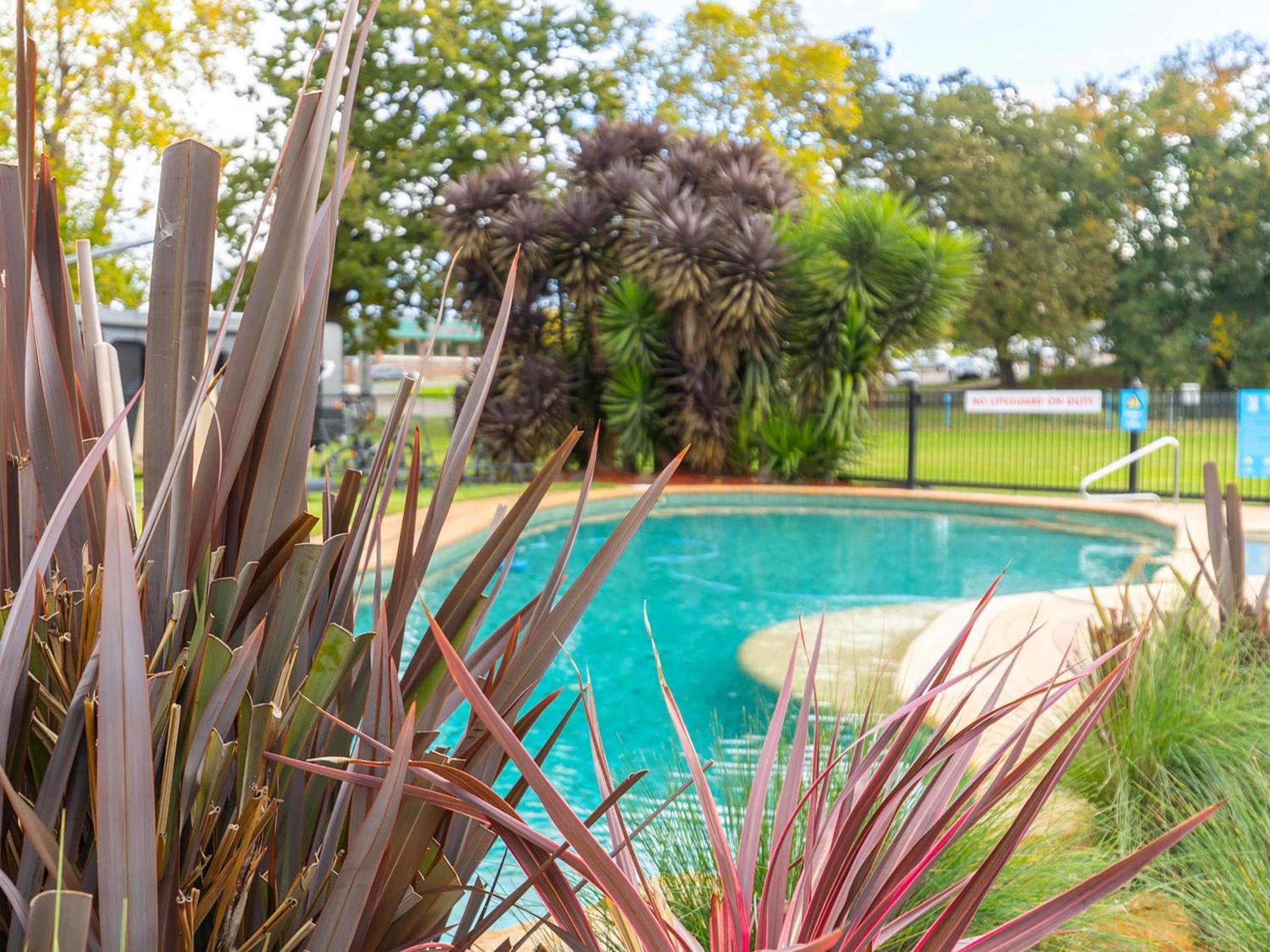 Nrma Bairnsdale Riverside Holiday Park Exterior photo