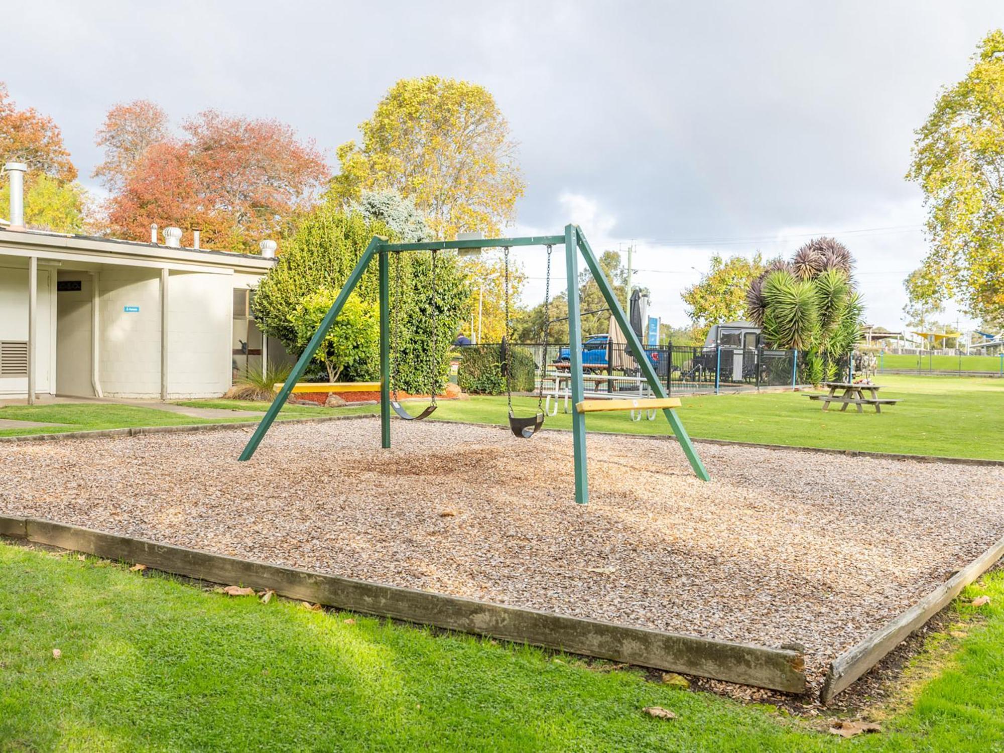 Nrma Bairnsdale Riverside Holiday Park Exterior photo