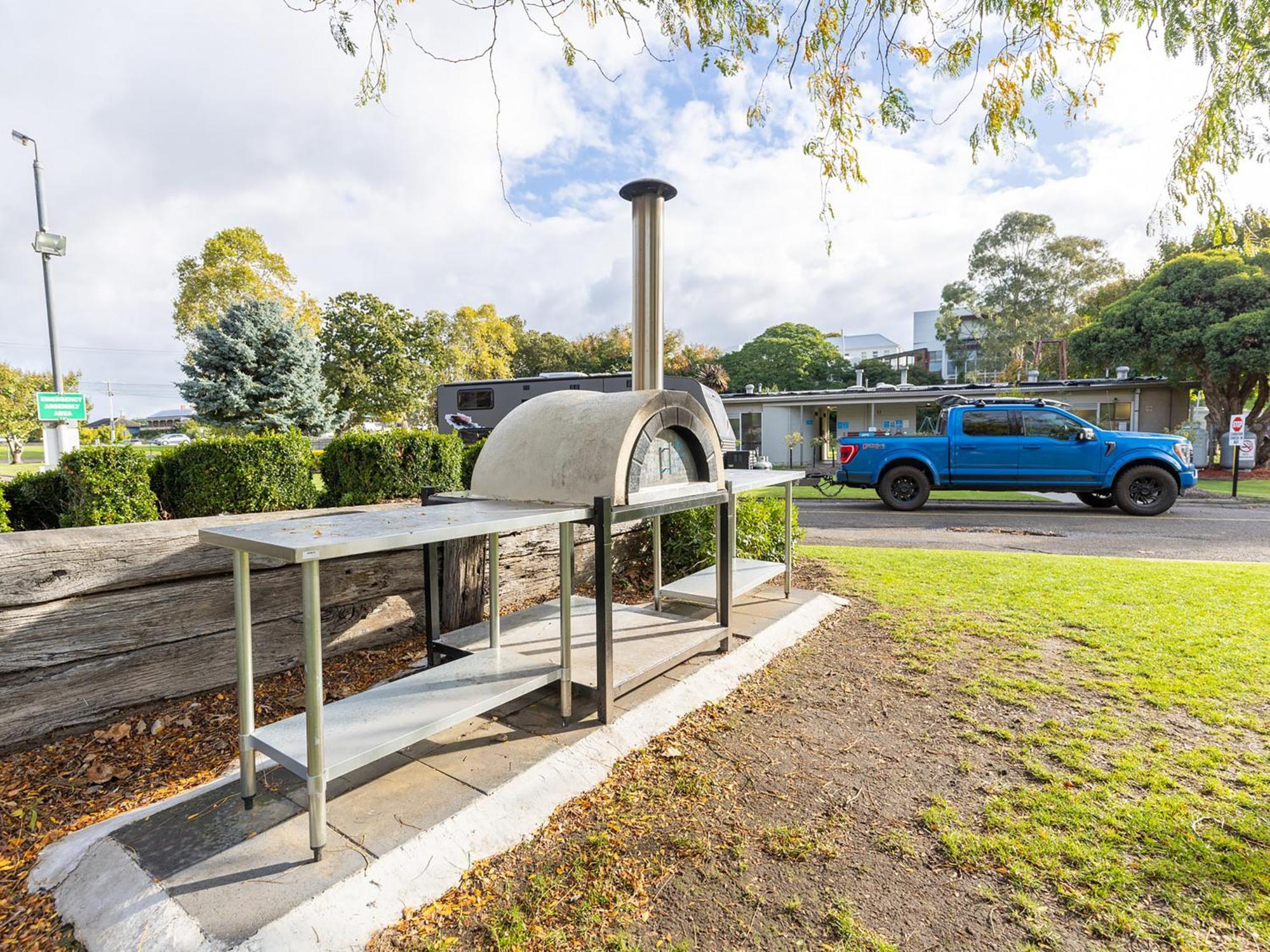 Nrma Bairnsdale Riverside Holiday Park Exterior photo