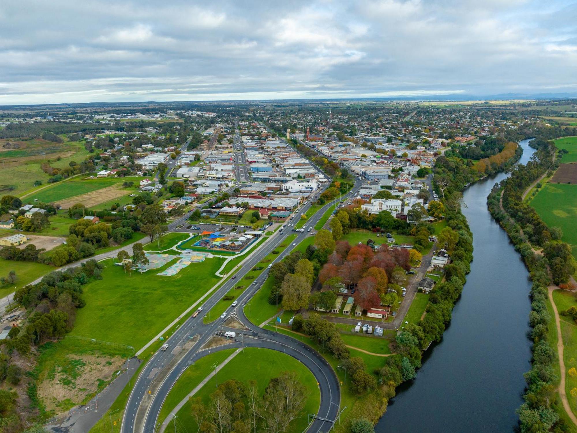 Nrma Bairnsdale Riverside Holiday Park Exterior photo
