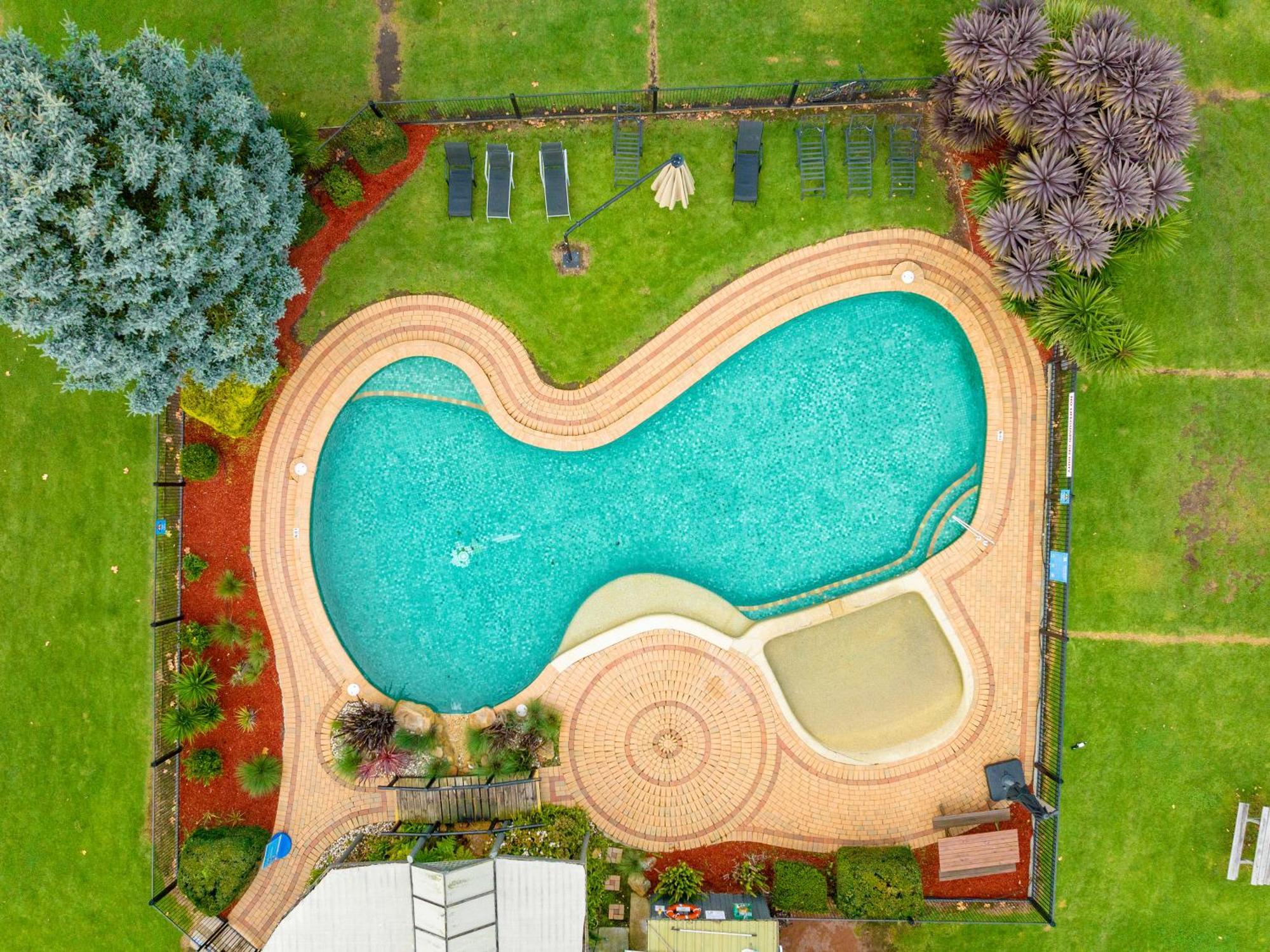 Nrma Bairnsdale Riverside Holiday Park Exterior photo