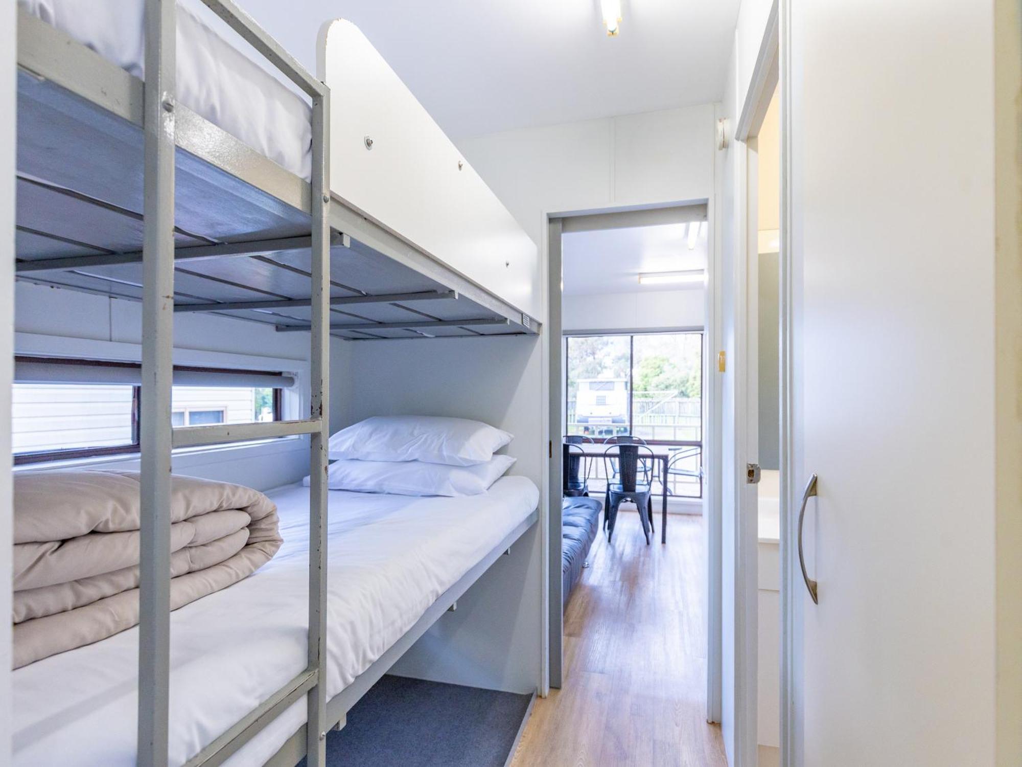 Nrma Bairnsdale Riverside Holiday Park Room photo