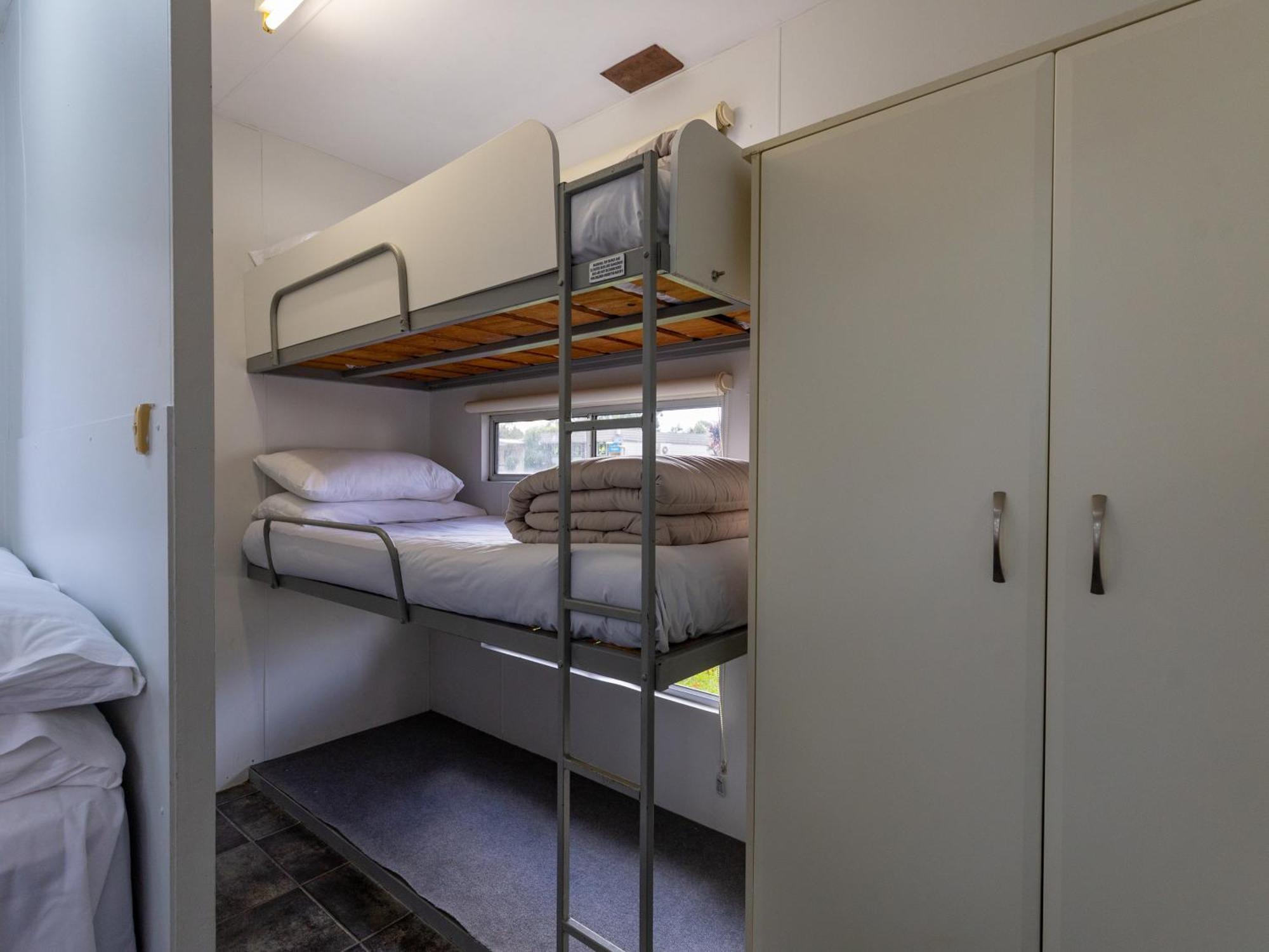 Nrma Bairnsdale Riverside Holiday Park Room photo