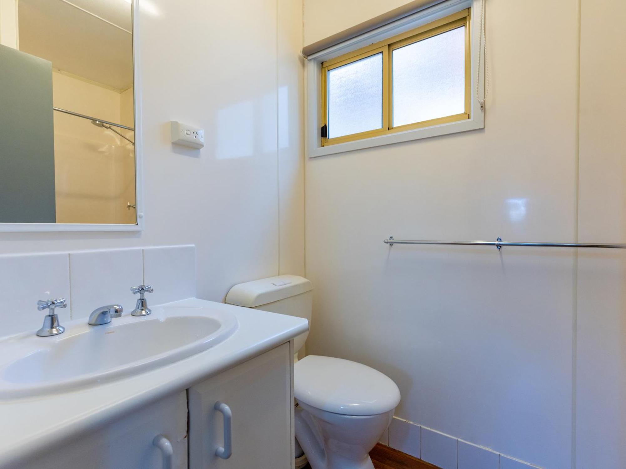 Nrma Bairnsdale Riverside Holiday Park Room photo