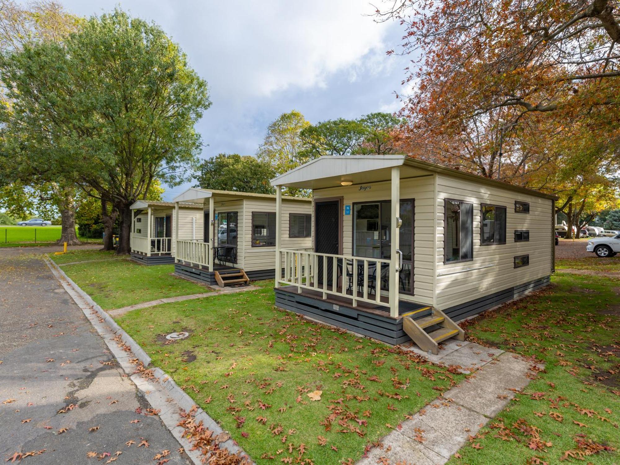 Nrma Bairnsdale Riverside Holiday Park Room photo