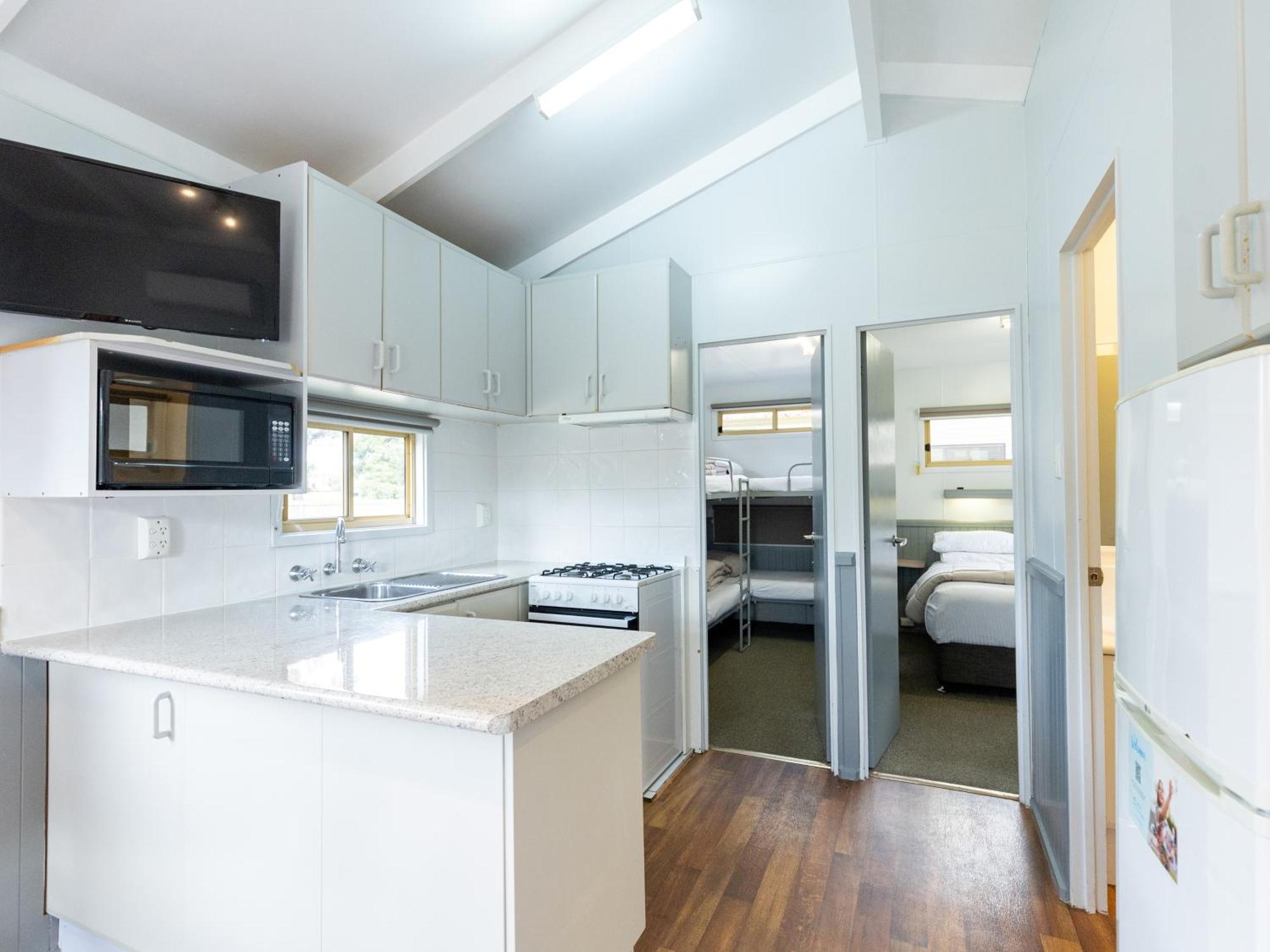 Nrma Bairnsdale Riverside Holiday Park Room photo