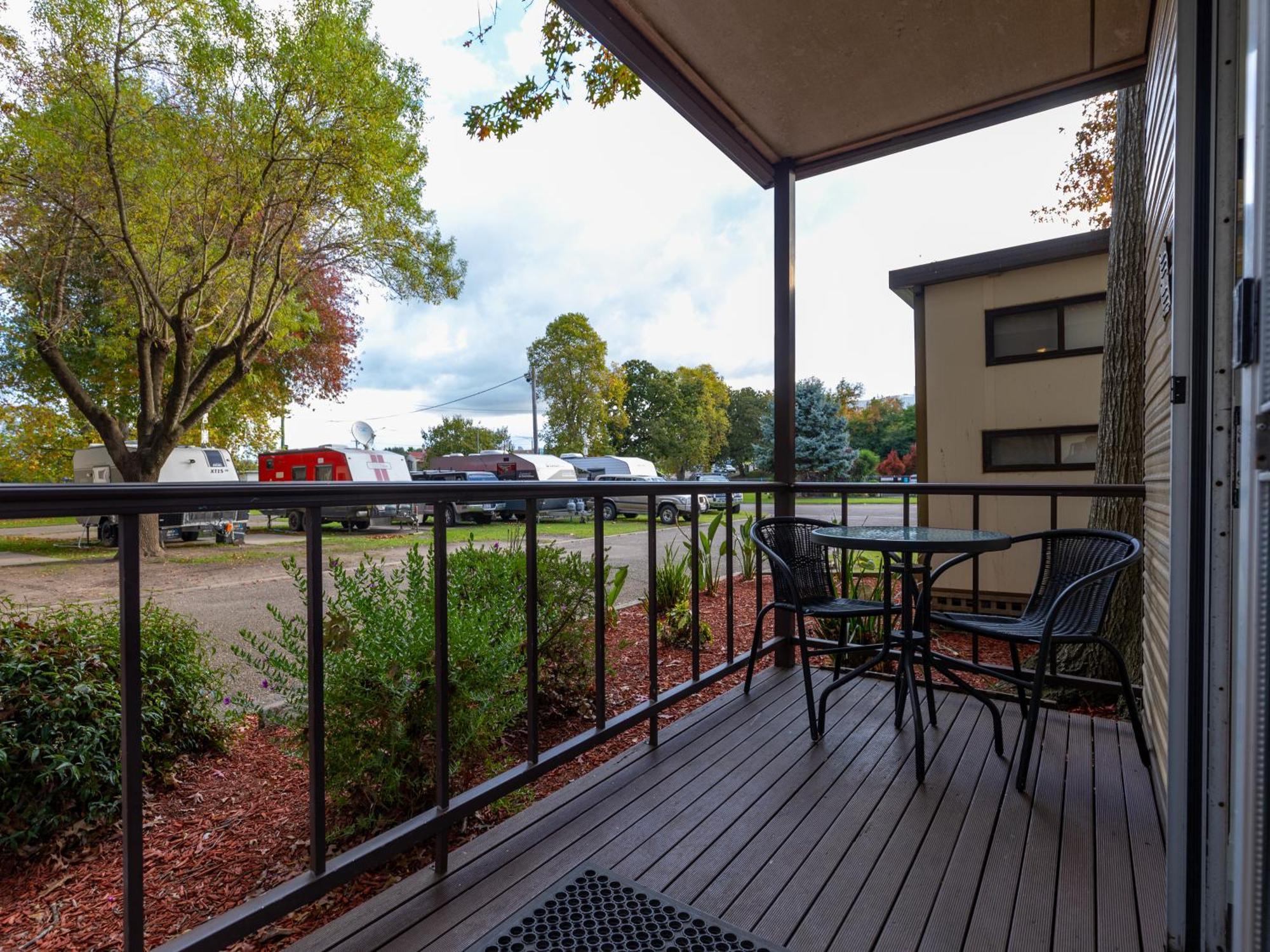 Nrma Bairnsdale Riverside Holiday Park Room photo